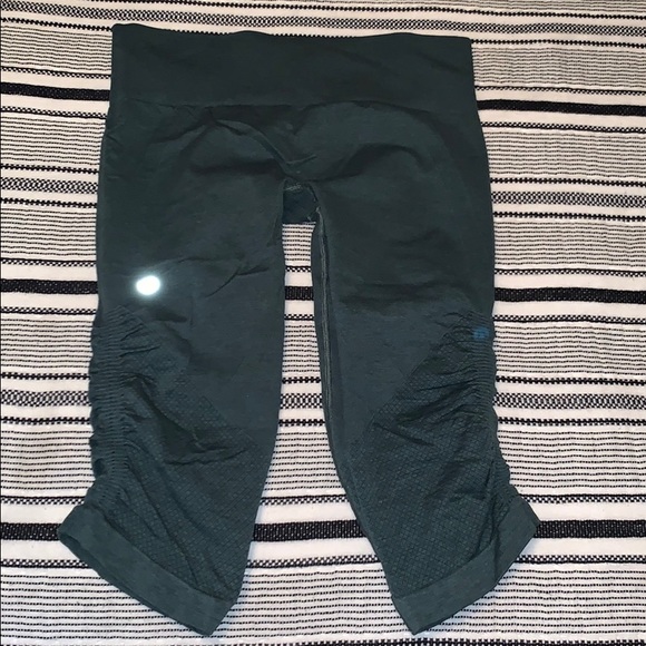 Lululemon crop leggings - Picture 2 of 2